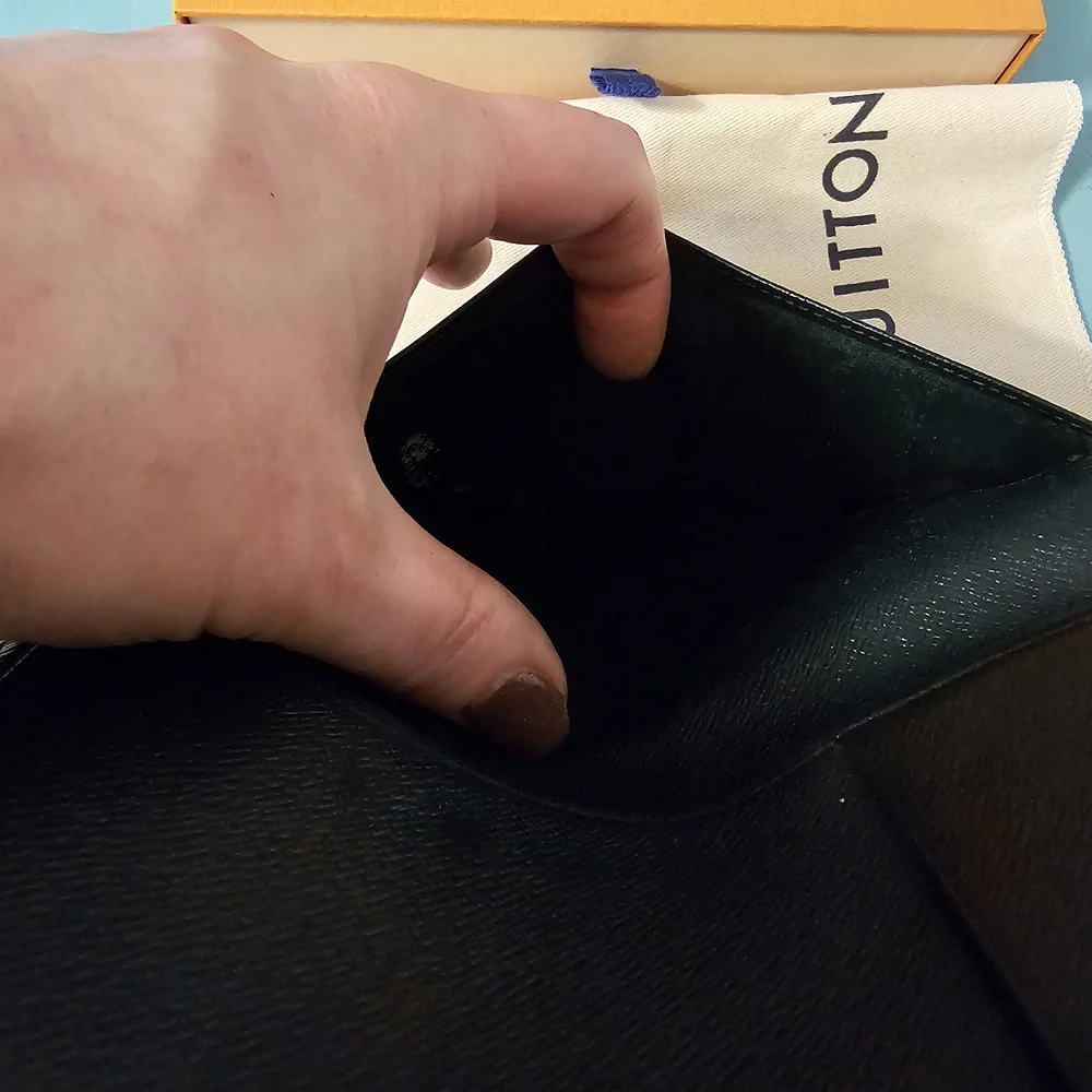 LOUIS VUITTON Taiga Brazza Wallet in dark green - Picture 8 of 9